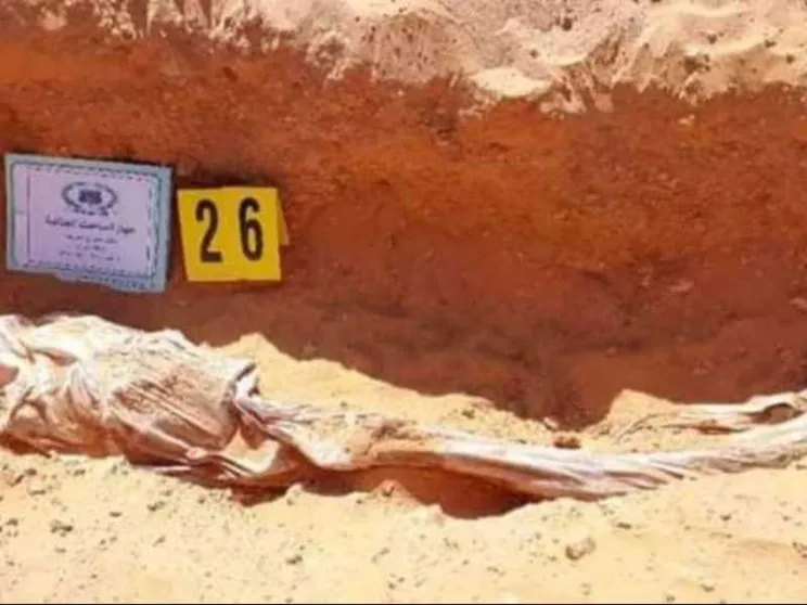 Orrore nel deserto della Libia, scoperta una fossa comune