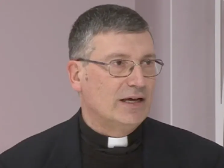 «Non possiamo far dormire in strada mamme e bambini»