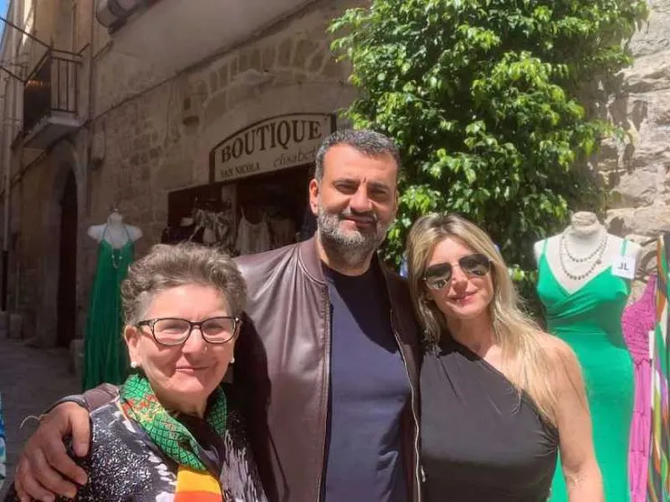 Dopo Emiliano, una foto contro Decaro. Meloni: a Piantedosi accuse vergognose