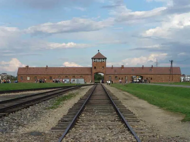 Amsterdam rimborserà 100mila euro per i tram della Shoah