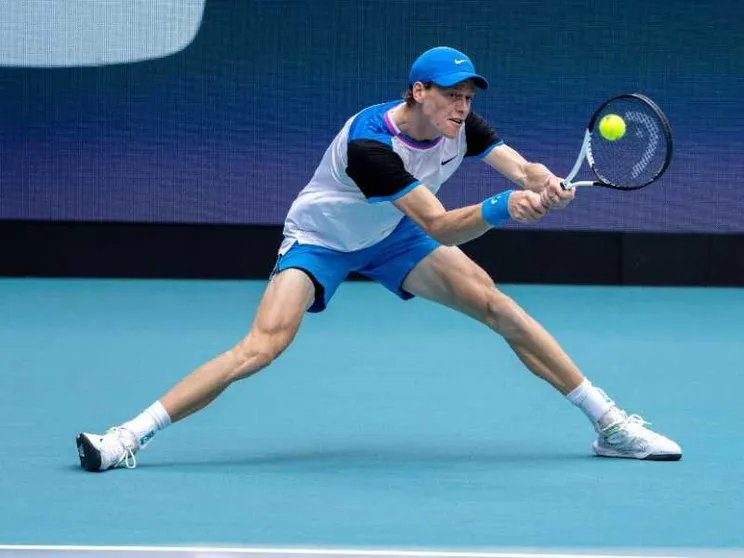 Sinner batte Medvedev e vola in finale a Miami
