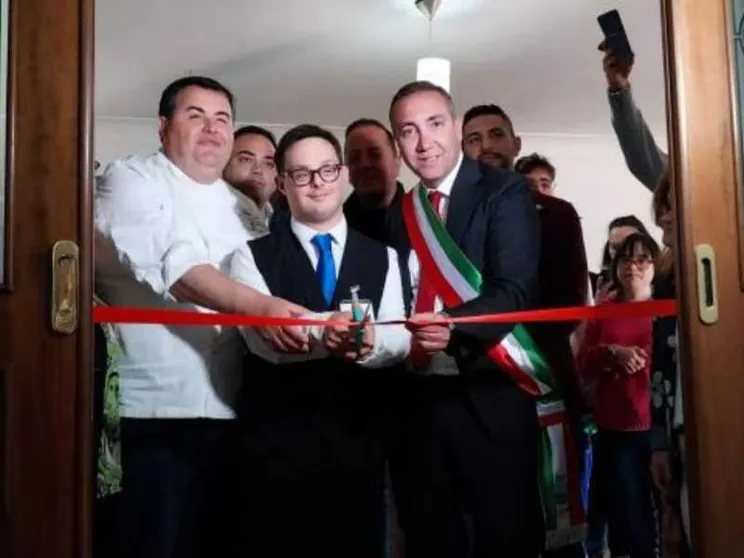I ragazzi down a lezione di alta cucina nell’ex casa del boss