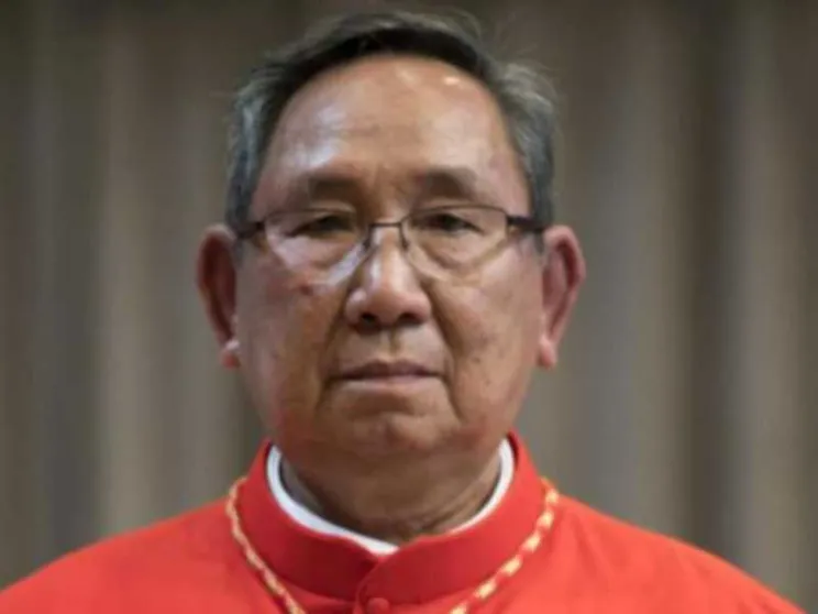 Il cardinale del Laos ha 80 anni. Gli elettori diventano 128