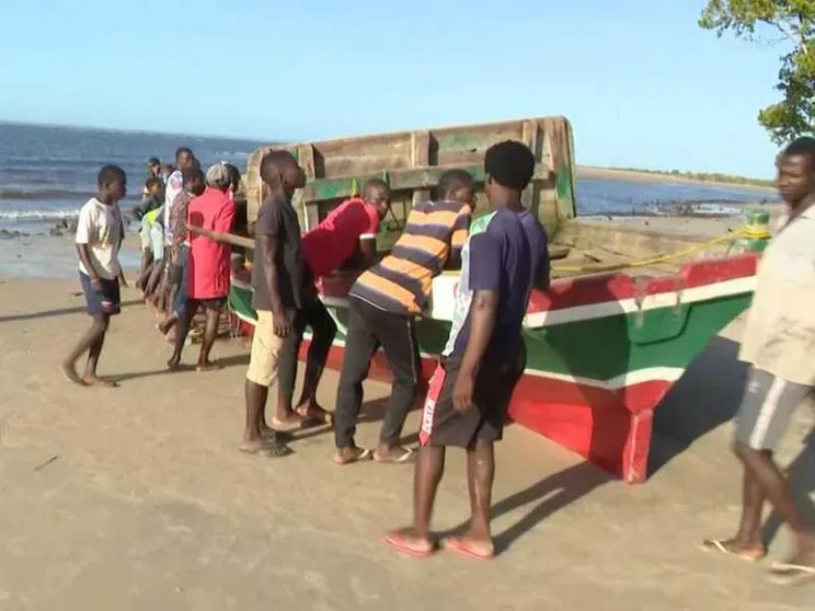 Mozambico, affonda barca con 130 persone in fuga dal colera
