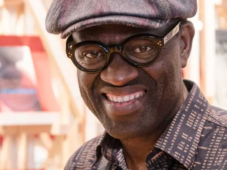 Alain Mabanckou: «Vi porto nella mia Africa, dove i morti sono sempre vivi»