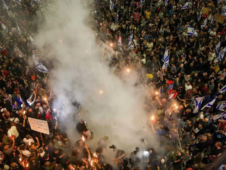 «Decine di droni dall'Iran». Decollato l'aereo di Netanyhau: «Siamo pronti»