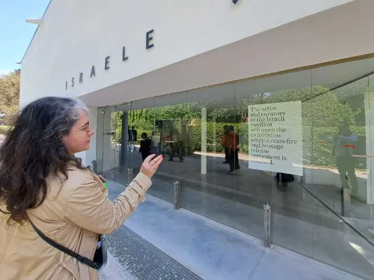 Biennale, padiglione Israele chiuso «fino a libertà ostaggi e cessate il fuoco»