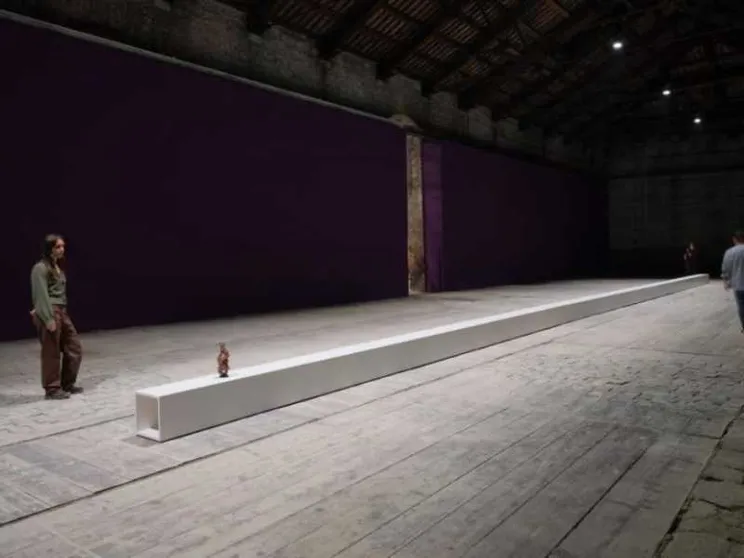 Non solo occhi: una Biennale da toccare e da annusare