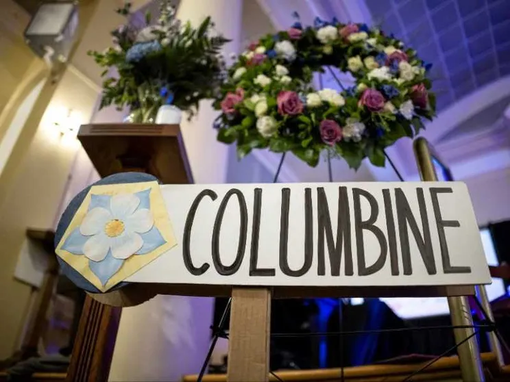 Columbine, 25 anni fa la strage. Biden: «Il Congresso faccia la sua parte»
