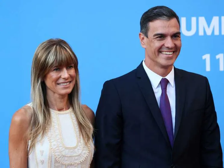 La mossa di Sánchez: «Penso alle dimissioni per gli attacchi a mia moglie»