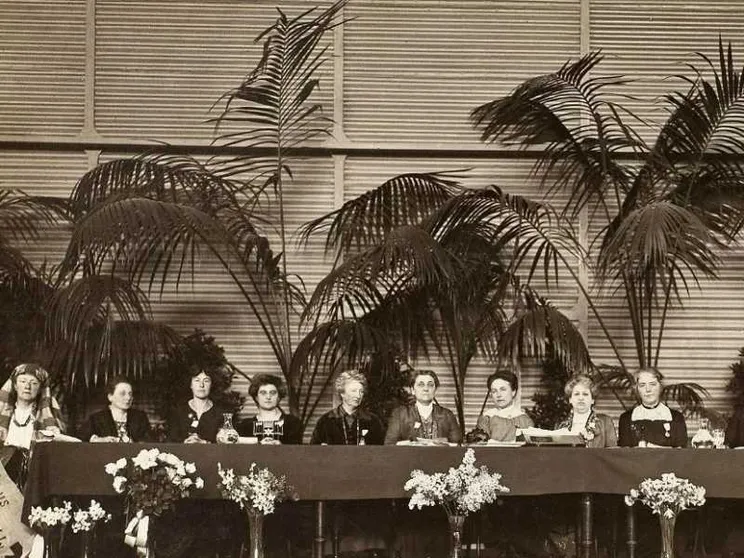 25 aprile 1915: 2mila delegate (solo donne) al Congresso di pace