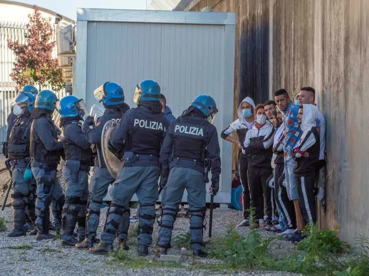 Migrante ucciso fuori dal Cas. Nuove denunce sui Cpr