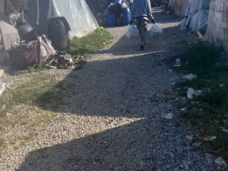 Viaggio nel ghetto dei braccianti. Un racket pure per l'acqua calda