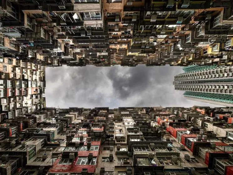Lusso e povertà, dentro le contraddizioni di Hong Kong