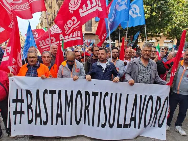 A Casteldaccia si muore di lavoro. E si ricordano i bambini morti di mafia
