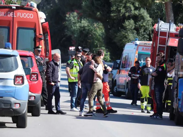 Tragedia dei 5 operai, l'arcivescovo di Palermo: «Sconfitta sociale»
