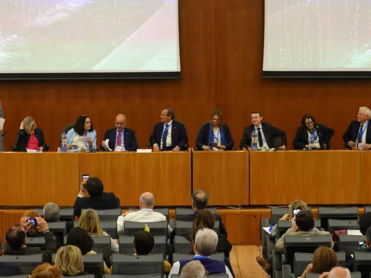 Le professioni sanitarie unite: «Salviamo l’accesso alle cure»