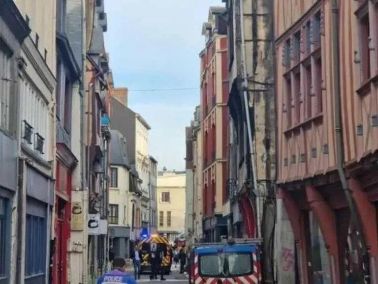 Cerca di dar fuoco alla sinagoga di Rouen, ucciso dalla polizia