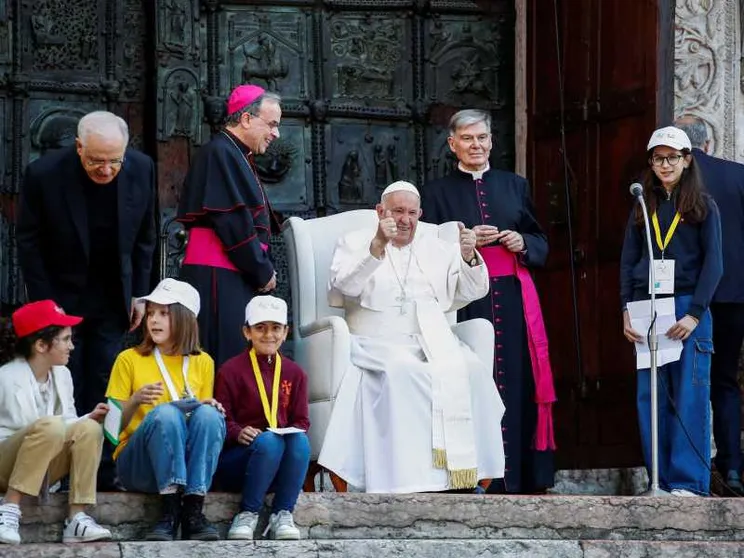 Francesco: «Seminiamo un amore più forte dell'odio e della morte»