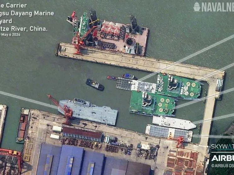 La Cina realizza la prima "portadroni" al mondo