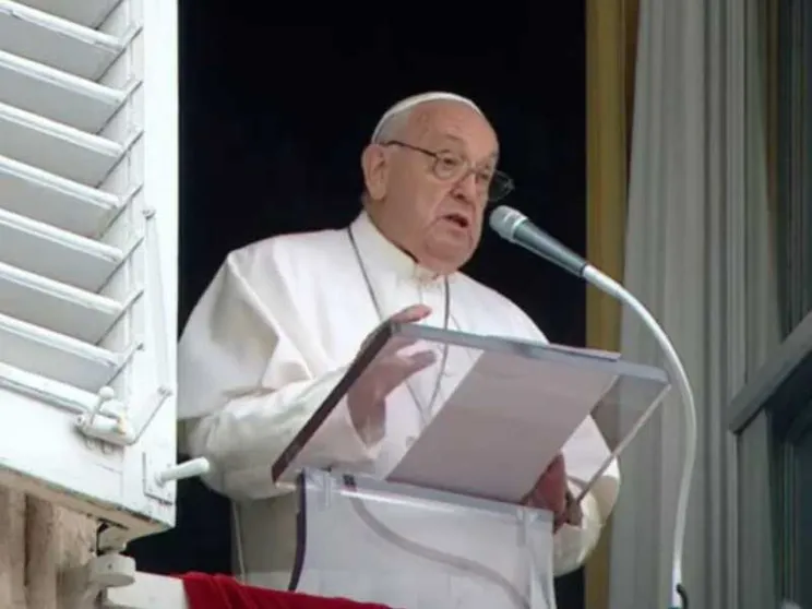 Il Papa: «Ascoltare la Parola di Dio fa tacere le chiacchiere»