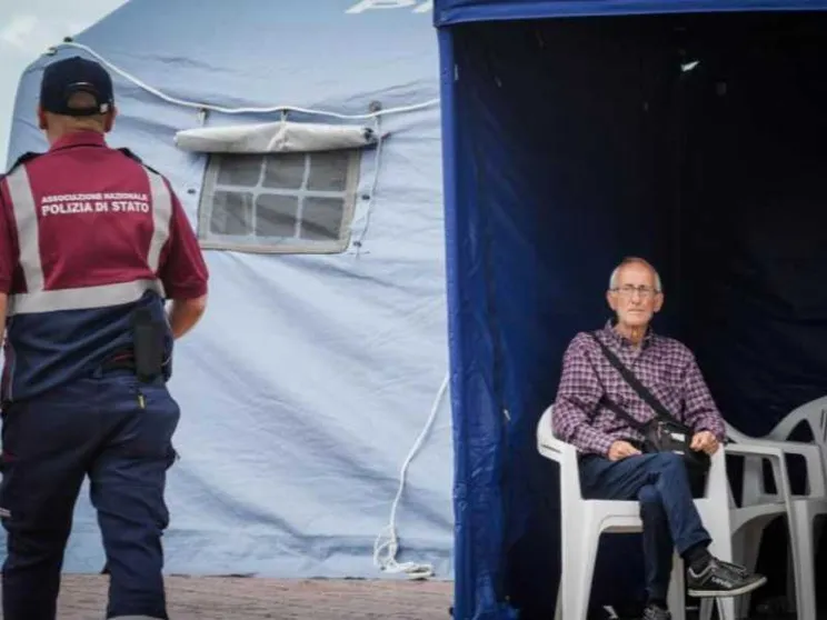 Pozzuoli città sospesa. «Serve l’Esercito». Al via l’esodo degli inquilini