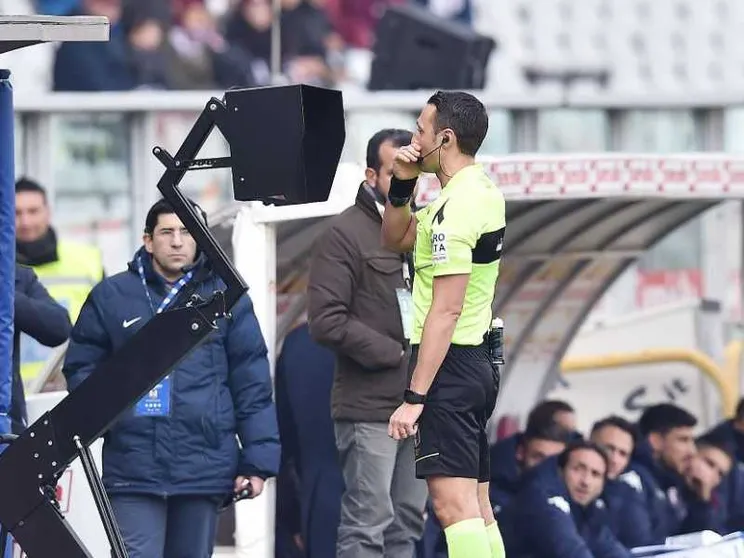 La proposta di abolire il Var dai campi: «L'errore umano fa parte del gioco»