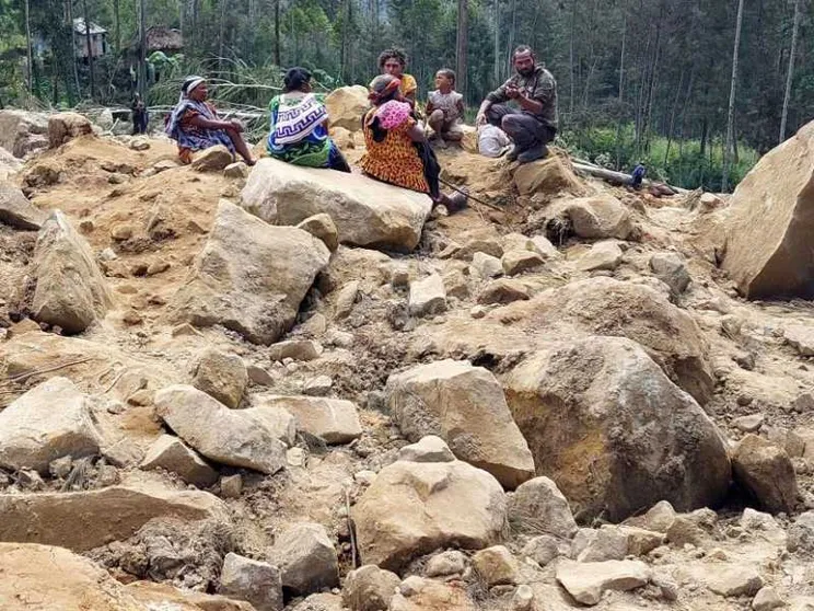 Papua Nuova Guinea, duemila persone sepolte vive sotto la frana