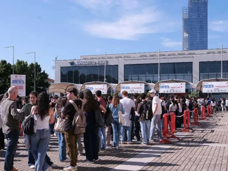 La Bibbia, i sogni, la fuga all'estero: in fila coi ragazzi al test di Medicina