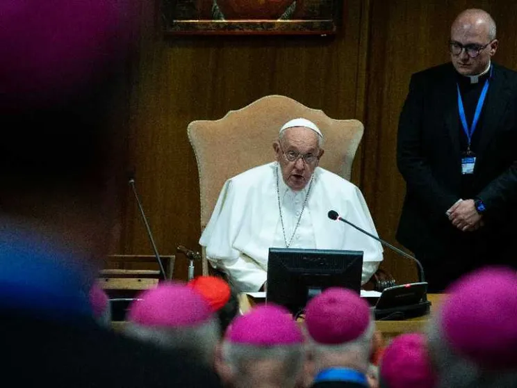 I gay nei seminari, il Papa si scusa: «Mai inteso offendere»