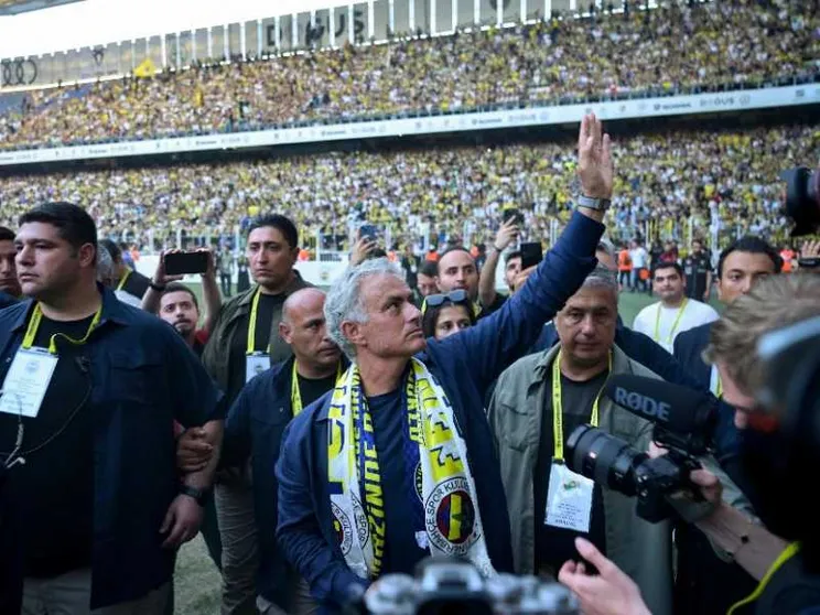 Il Venezia sale in Serie A. E Mourinho allenerà in Turchia