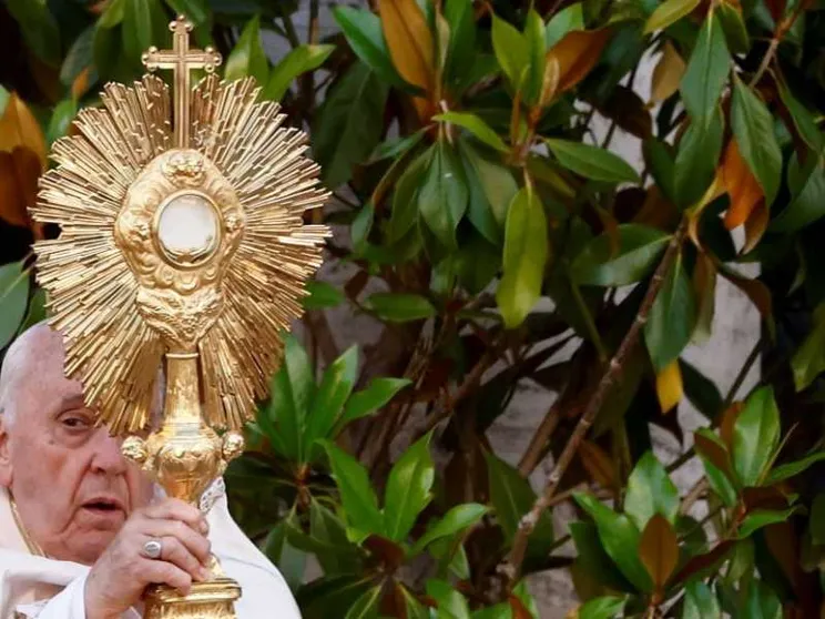 Il Papa: le strade ridotte a macerie tornino a profumare di pane fresco