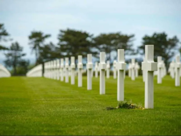 A 80 anni dallo sbarco, il D-Day segna ancora la Normandia