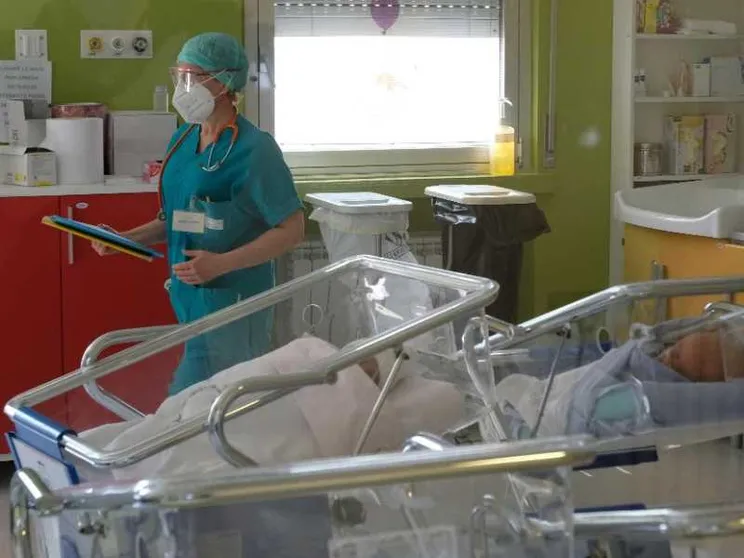 Mamma a 63 anni con la fecondazione assistita a Kiev. Ma che record è?