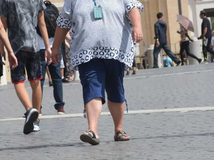 Gli italiani sono sempre di più in sovrappeso, ma l'obesità ha troppi rischi