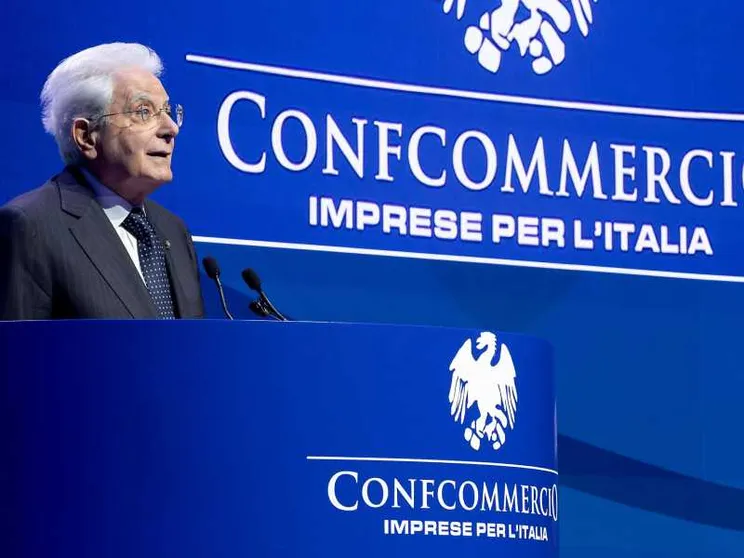 I negozianti: «Senza di noi città deserte. Tassare le piattaforme digitali»