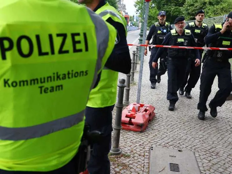 Due bimbe ghanesi aggredite per strada da una “squadraccia” di venti persone