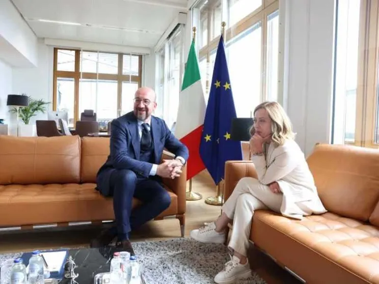 La frenata di Meloni nella morsa sovranista: vediamo se ce la fanno senza di noi