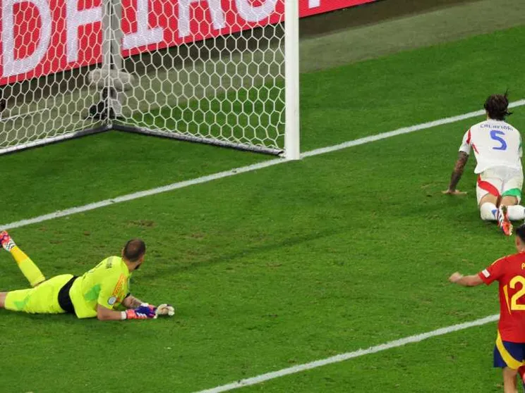 La Spagna domina e sconfigge l'Italia 1-0