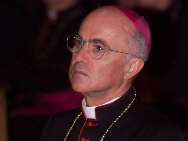 Da nunzio a ideologo dei «no vax»: Viganò, l'arcivescovo diventato contestatore