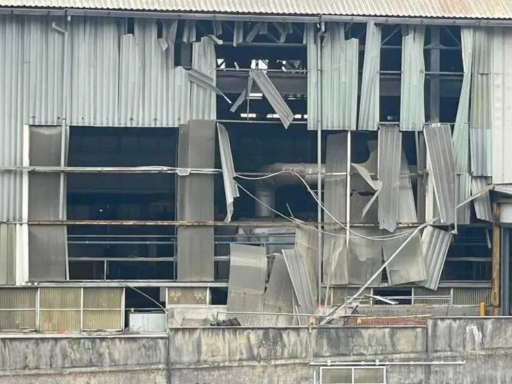 Esplosione in fabbrica: 6 operai feriti. Il vescovo: «Sicurezza, una priorità»
