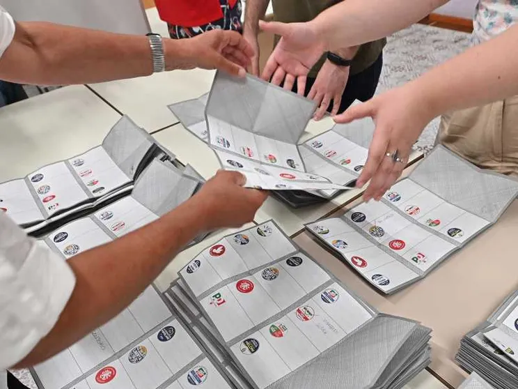 Ballottaggi, si vota fino alle 15. Ieri affluenza bassa: al 37%