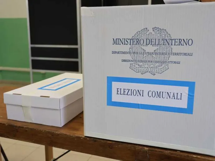 Il centrosinistra vince a Bari, Firenze, Perugia. Centrodestra avanti a Lecce