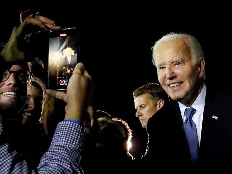 Anche il New York Times «pensiona» Biden. Che non molla