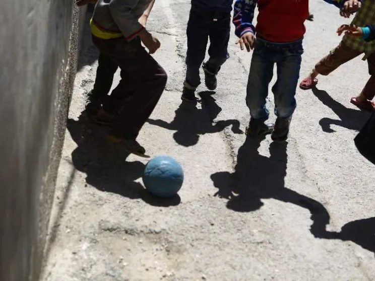 Lite per un pallone finisce a insulti razzisti. E diventa un caso politico