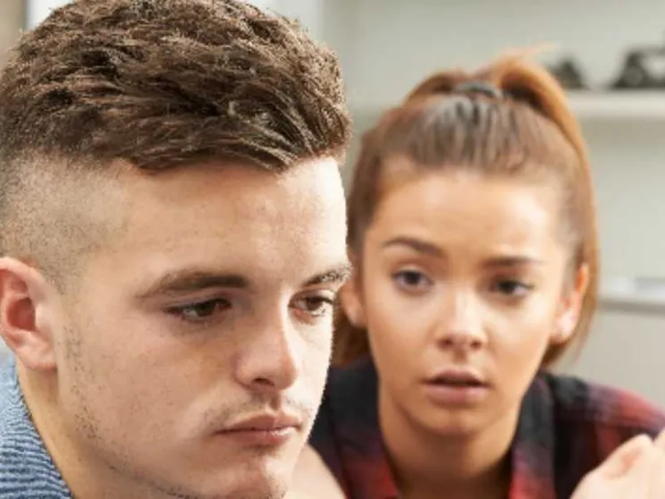 «I silenzi degli adolescenti di fronte a genitori iper-protettivi»
