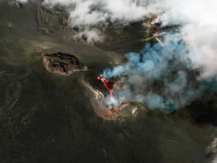 Allerta Etna e Stromboli. Riapre, ma non del tutto, l'aeroporto di Catania