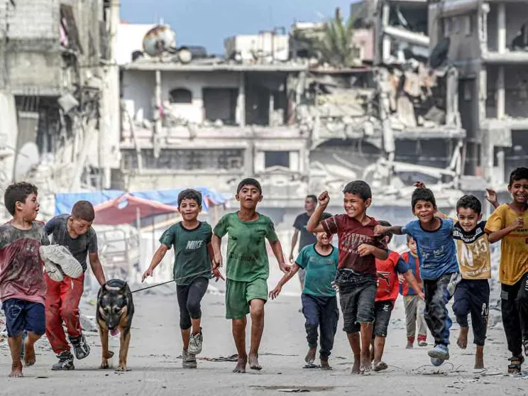 «Colpita la parrocchia di Gaza» E al Cairo si tratta sugli ostaggi