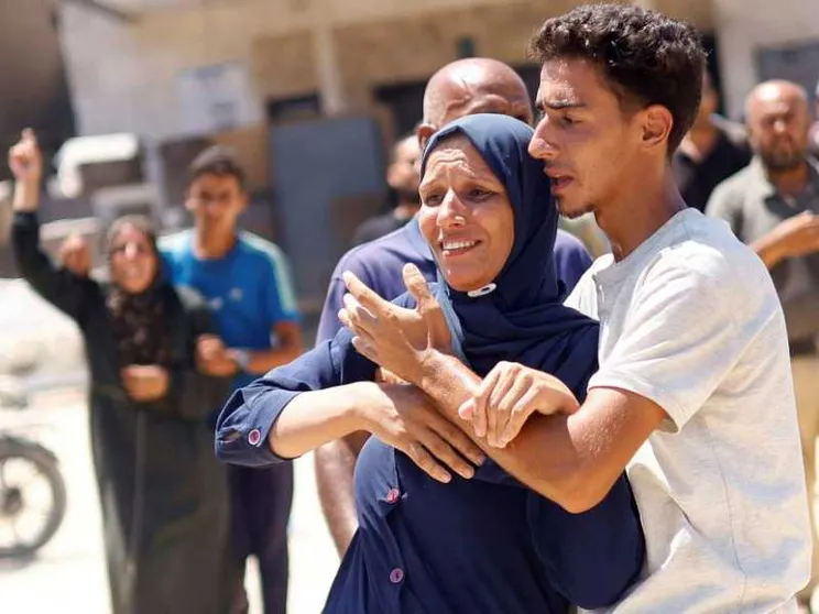 Raid israeliano su Khan Yunis, è strage di civili. «Colpiti i capi di Hamas»