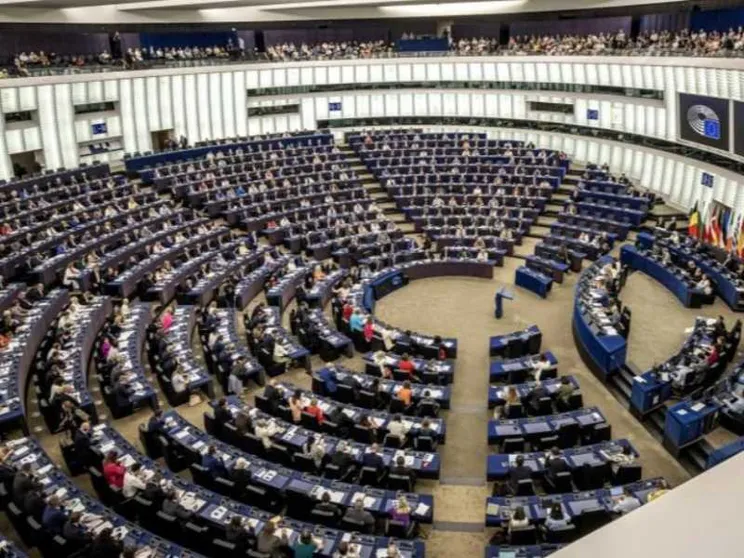 Sì alla risoluzione Ue pro-Ucraina. Passa la linea dura, italiani divisi